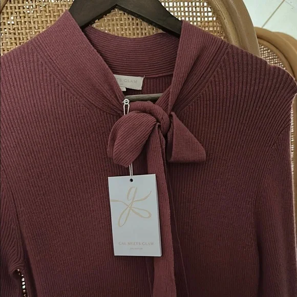 Gal Meets Glam Red Sheath Dress with Bishop Sleeves - Picture 2 of 4